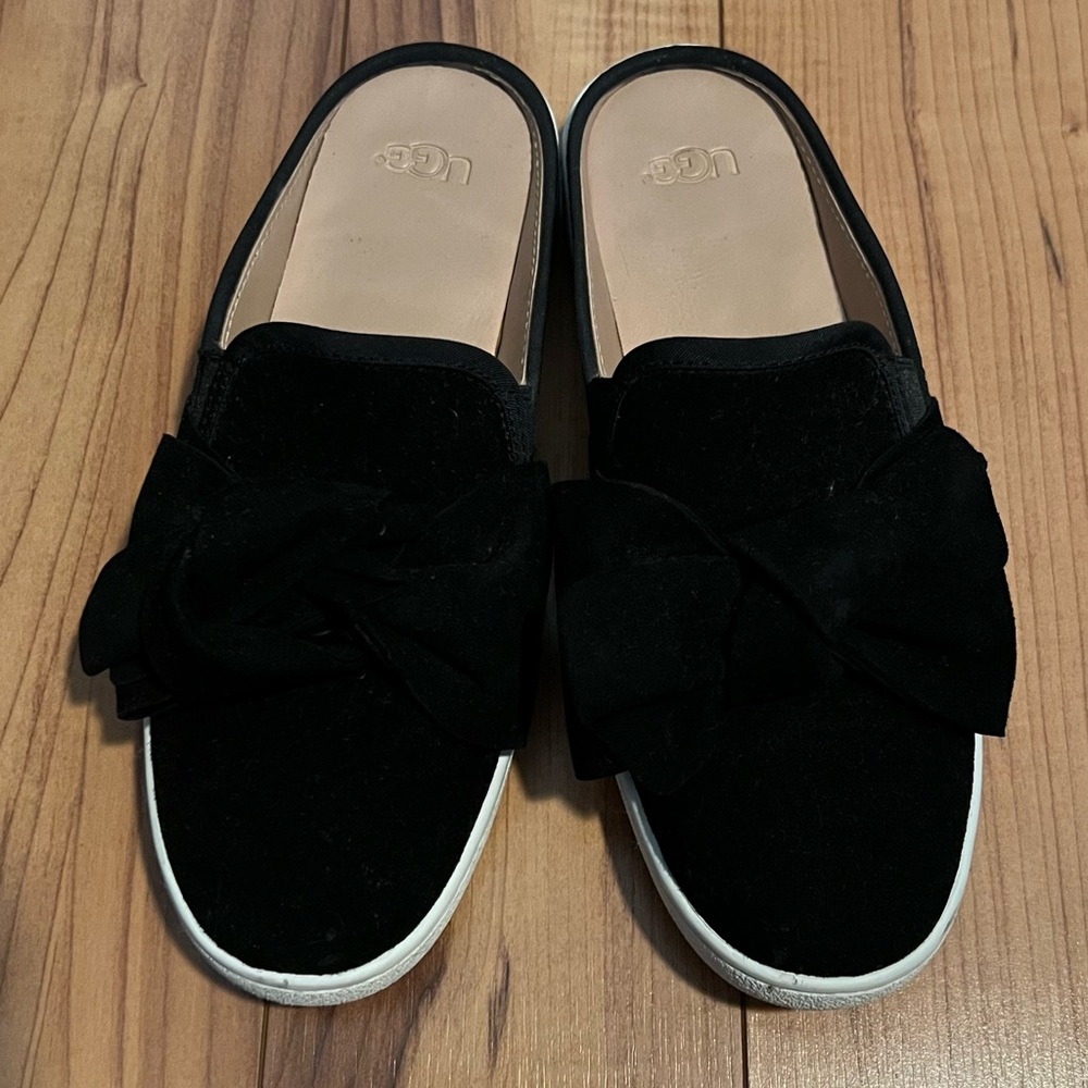 Gently used UGG shoes size 8